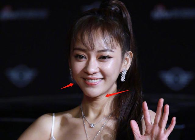 「熊猫娱乐」陈意涵产后红毯生图曝光，面部凹陷撞脸吴谨言