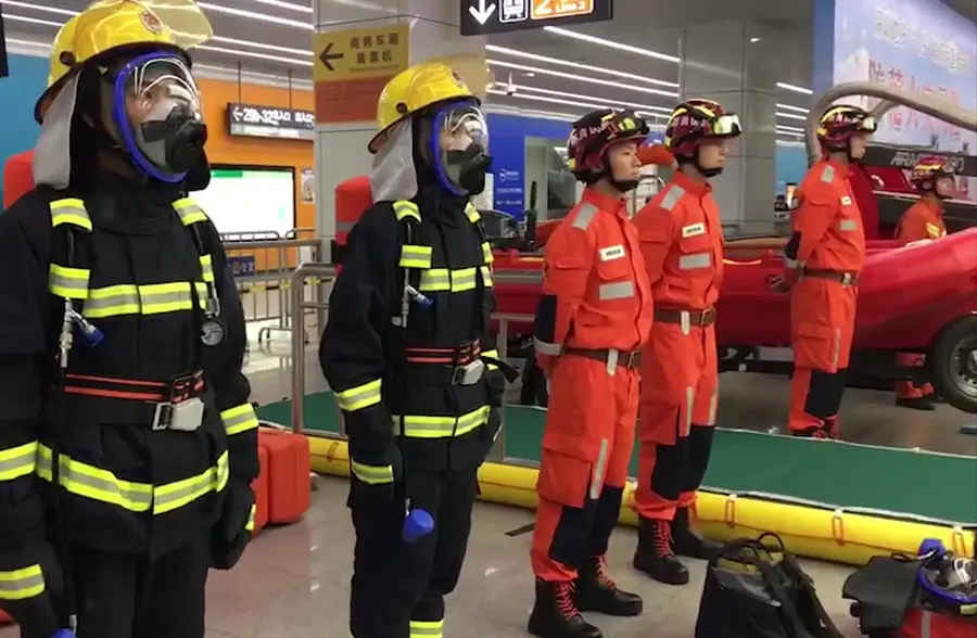 深圳福田地铁站宣传消防安全，VR模拟逃生，主题列车上线运营