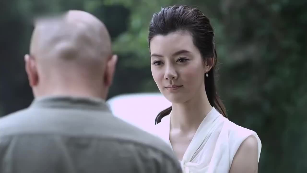 大男当婚:穷小伙担心养不起女友，不料女友根本不需要他养