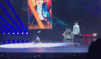 我看到真的男粉了，还是声音很大的那种…