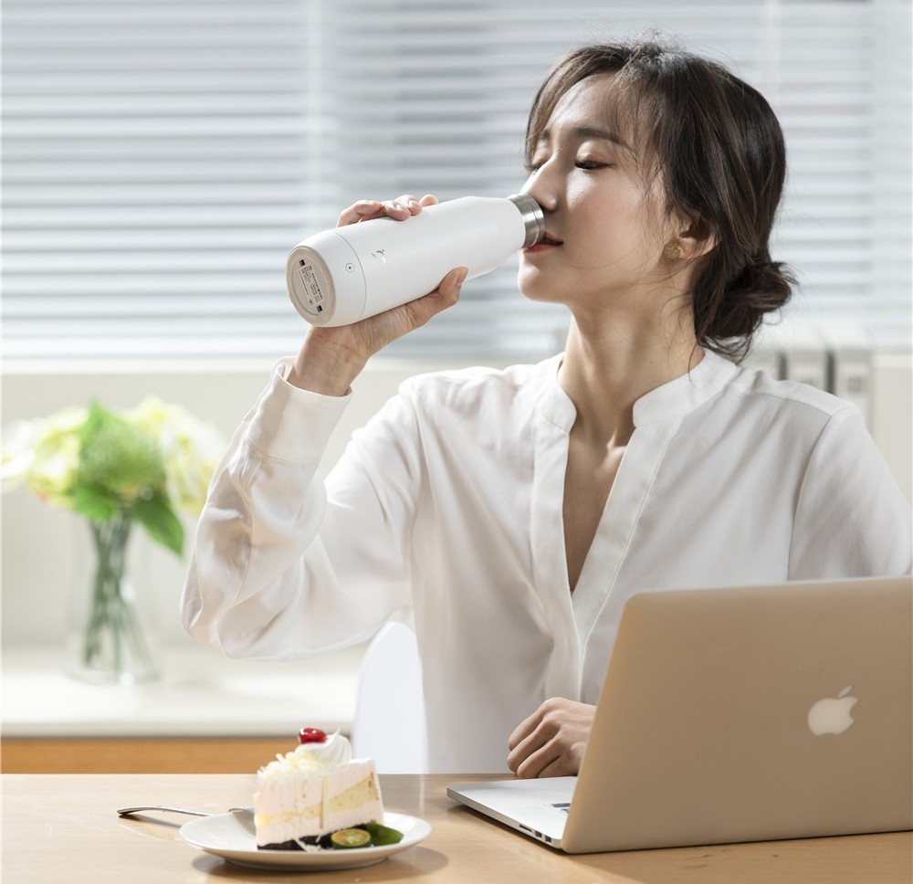 这个黑科技保温杯，自己就会烧热水，今年秋冬用它
