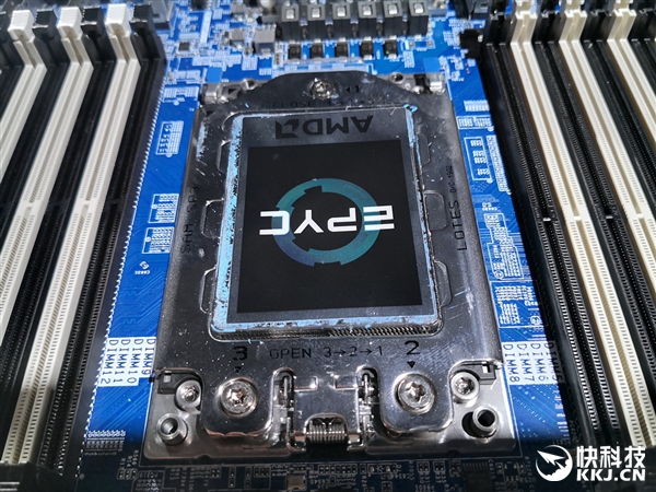 AMD二代霄龙秀肌肉：庞大软硬件生态集中演示
