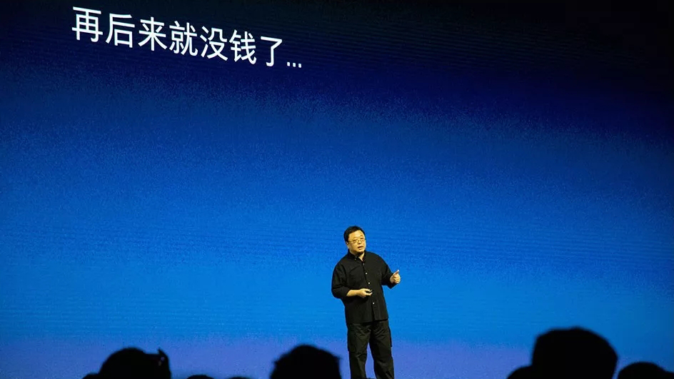 「燃财经」罗永浩开启“卖艺”生涯：推销材料技术、偿还锤子欠款