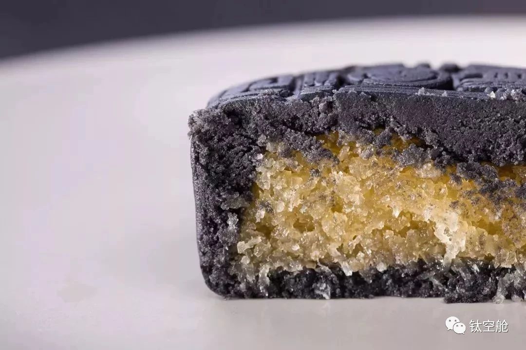 他把漫天星辰，装进月饼礼盒里
