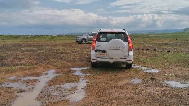 哈弗H9演示“坦克掉头”，可以看到内侧后轮会进行制动，来减小