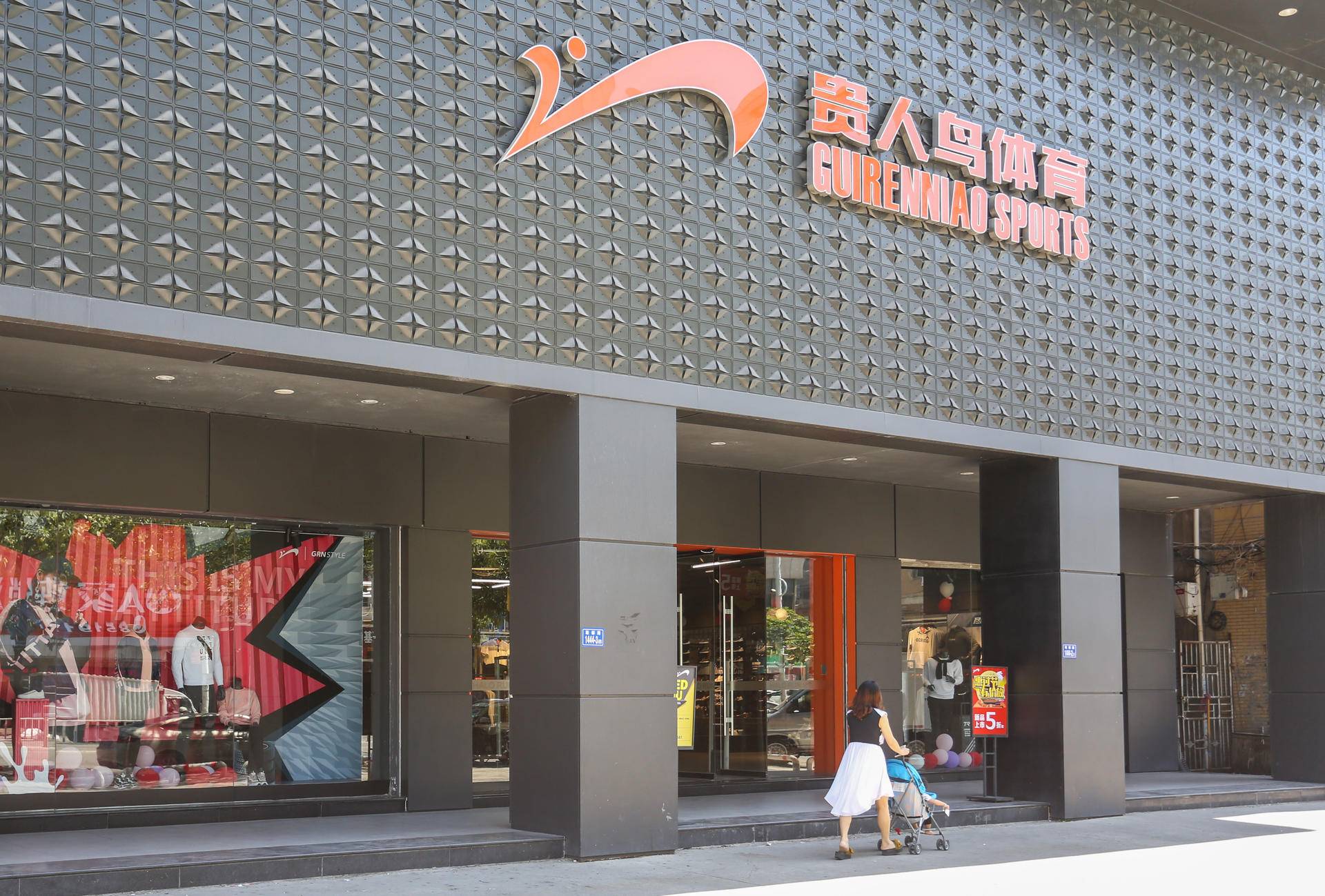 盘点十大没落国产鞋品牌：有品牌市值缩水千亿，大众鞋王关店千家