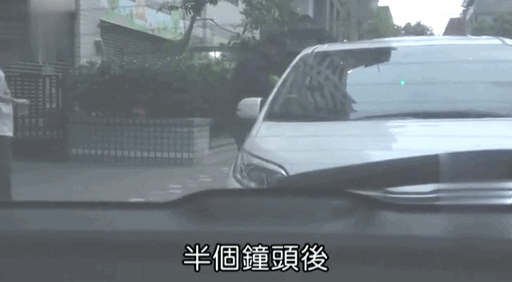 林志玲夫妇穿情侣装合体露面，AKIRA腿受伤仍接送老婆很体贴