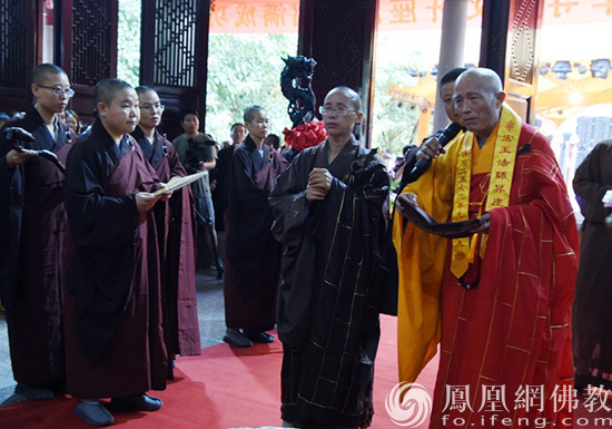 仙游龙华寺举行庆祝新中国成立70周年文艺晚会暨宏玉法师升座庆典