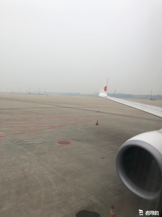 脑筋急转弯：

今天去一个城市，那的电话不是已关机就是暂时无法接通。

问：师兄今天飞哪？