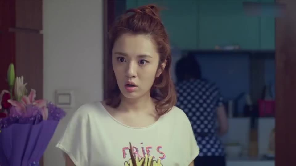 老妈让男友脱了外衣吃饭,谁料衣服刚脱下来,女