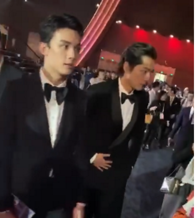 「一床情书」扒扒金鸡奖那些有故事的同框，胡歌霍建华重聚，李易峰陈伟霆合唱