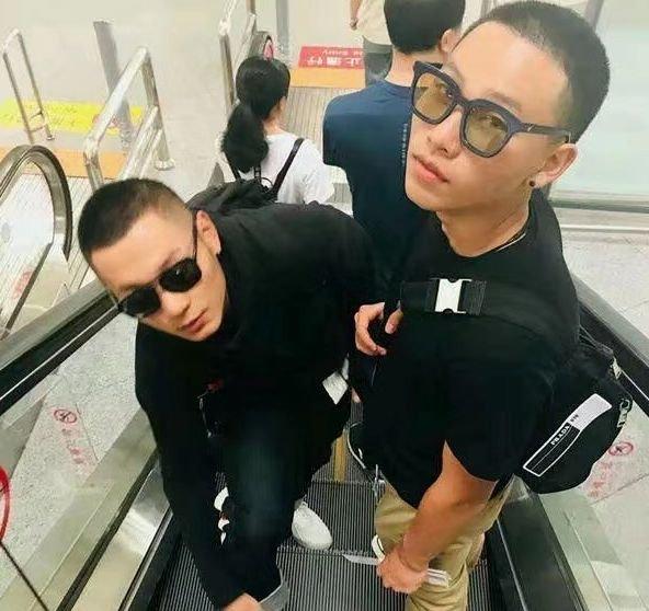 43岁陈坤越老越吃香，看看17岁儿子，长的和陈坤像不像?