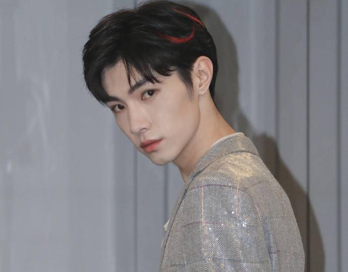 [伍脊六兽]《陈情令》团综来袭，“吸血”肖战王一博惹争议