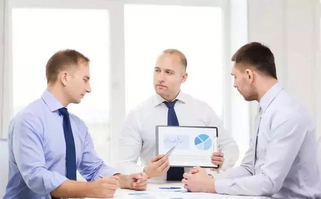 职场人,为什么要经常向领导汇报工作?一位职场中年人的3点忠告__凤凰网