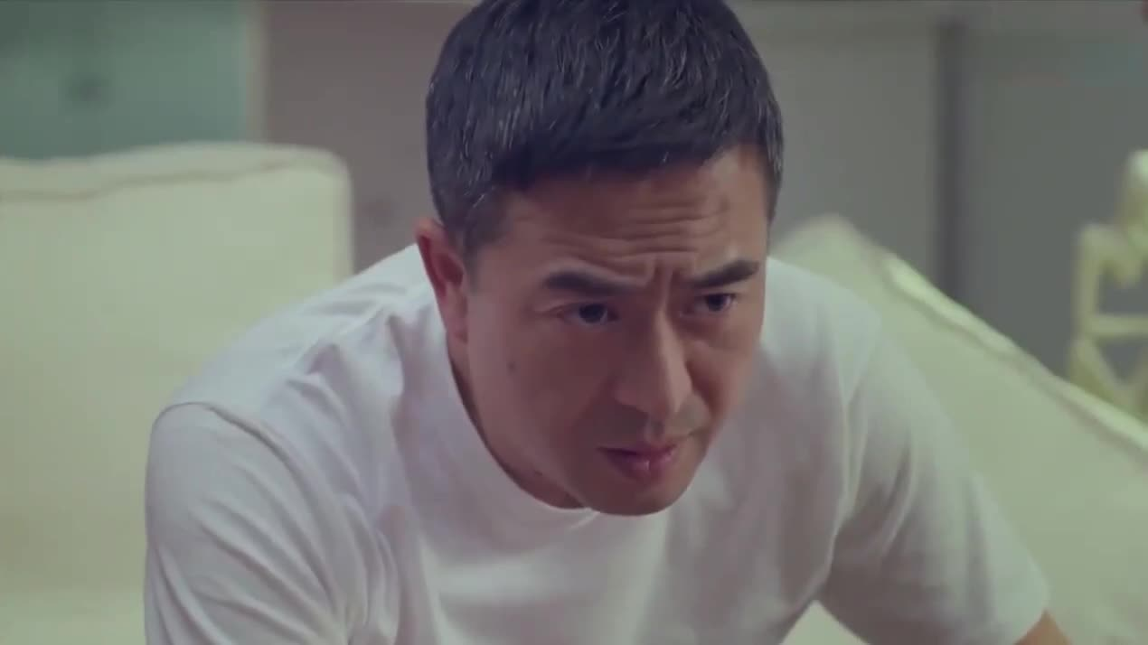 我的体育老师:父女俩看老爸结婚录像,却发现问