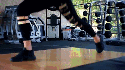 1, 仰卧举腿练就平坦腹部 ▼ 箭步跳练就性感美腿和翘臀 t杠划船练就