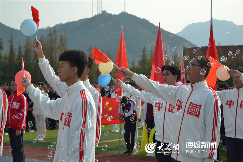 这所学校红了青岛第六十八中学以别样方式表达爱国情