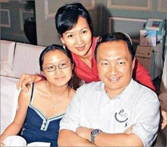 演青蛇成名，曾被气到流产致终身不育，32年后小三才对她说后悔