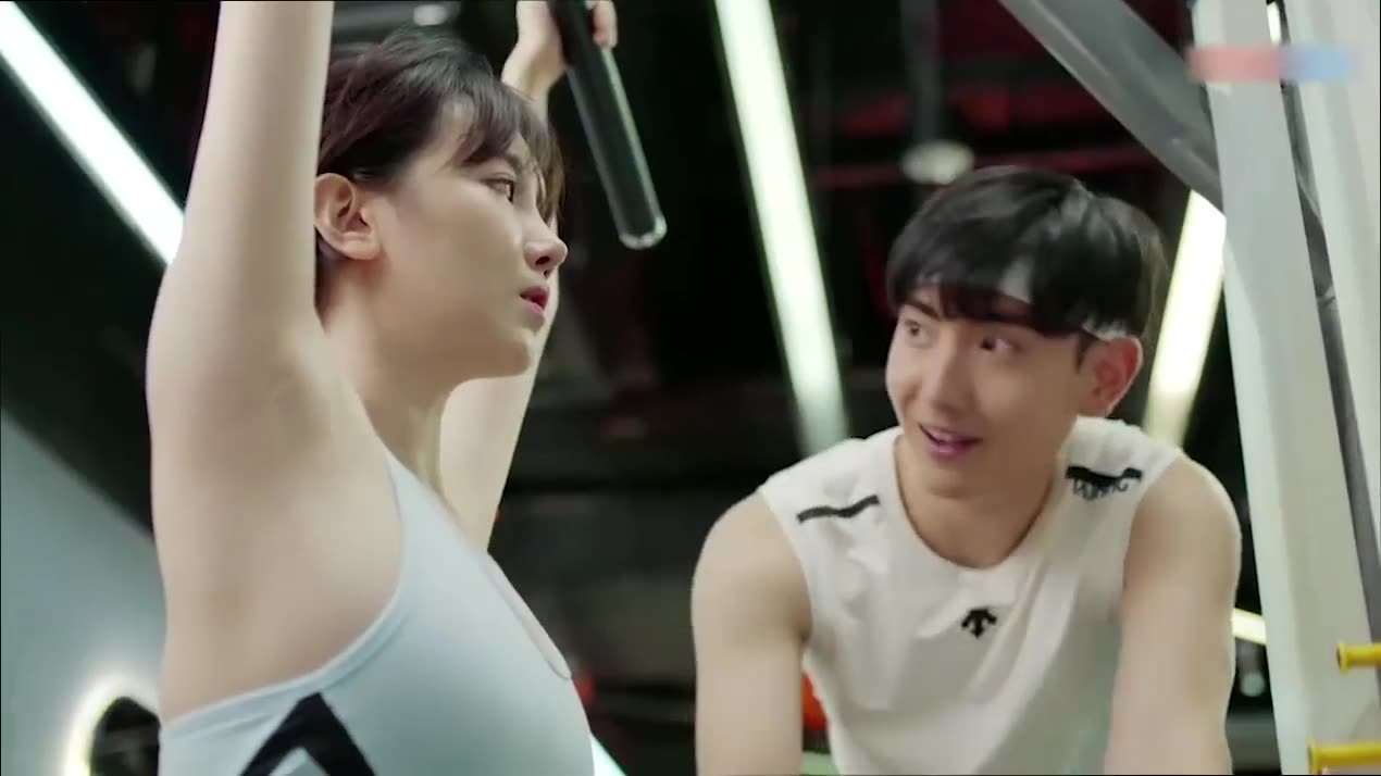 青春斗:美女健身房里被小伙搭讪,不料美女这么