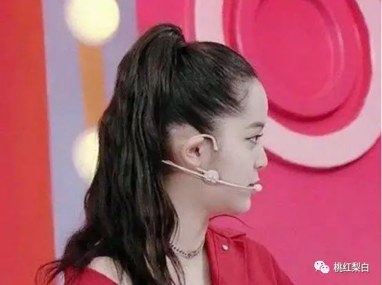 小S跟50岁的许晴颜值对比惨烈，天生尤物和后天美女究竟差在哪？