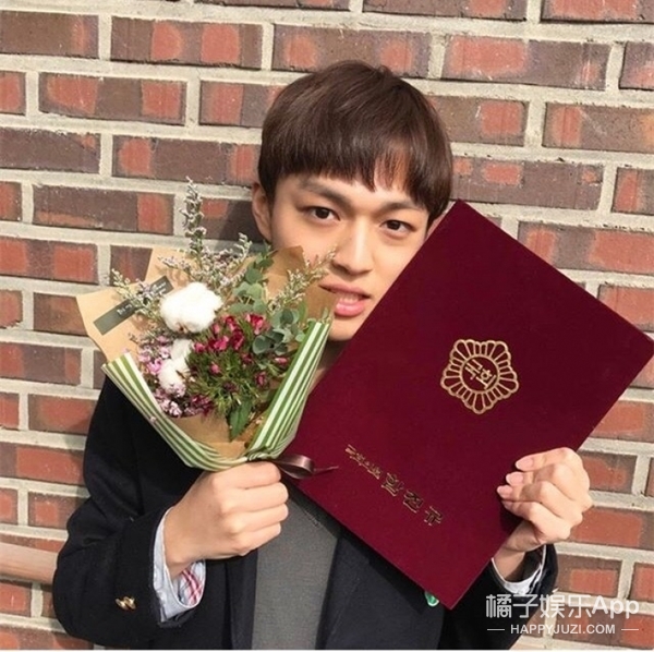 「橘子娱乐」还记得《熔炉》里的小男孩吗，他现在长这样了