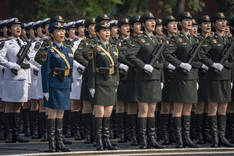 352名女兵帅气受阅新中国国庆阅兵史上首次出现女将军