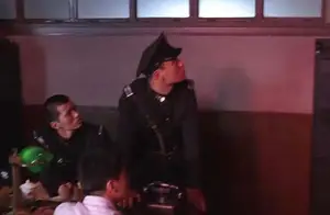 刚在警局里打完教程,虚拟就遇9158出来警察视频图片