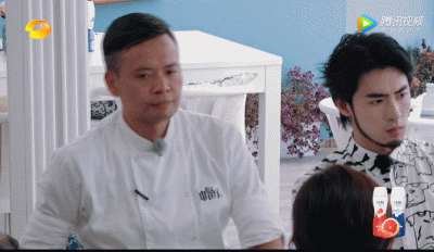 怪不得秦海璐在这么多人面前翻白眼…
