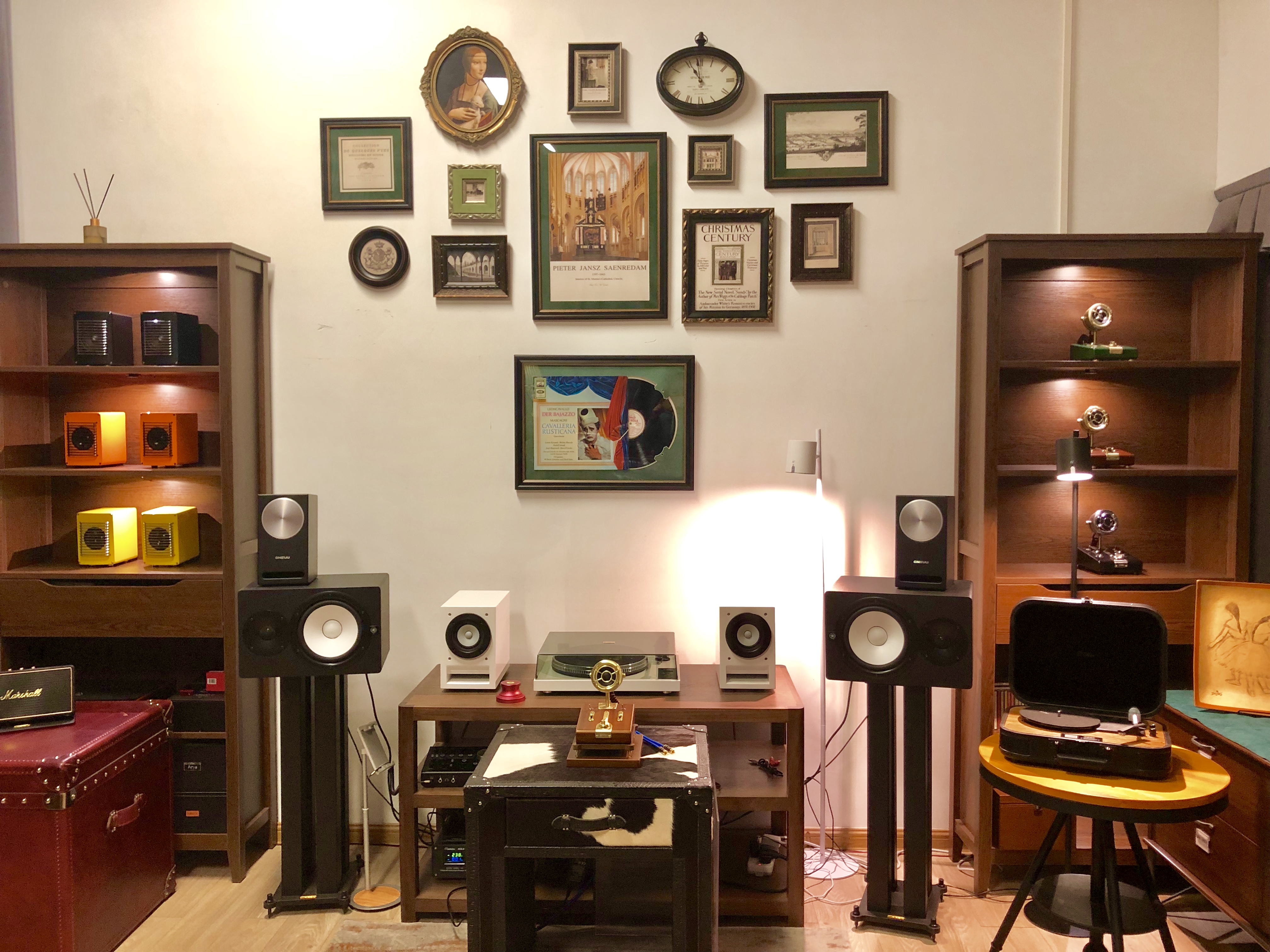 东莞仅存不多的音像店在没落中坚持自己