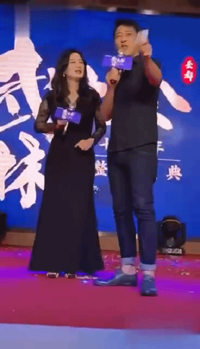 42岁阔太陈少霞产女一月极速瘦身，与令狐冲同台仍是当年小师妹