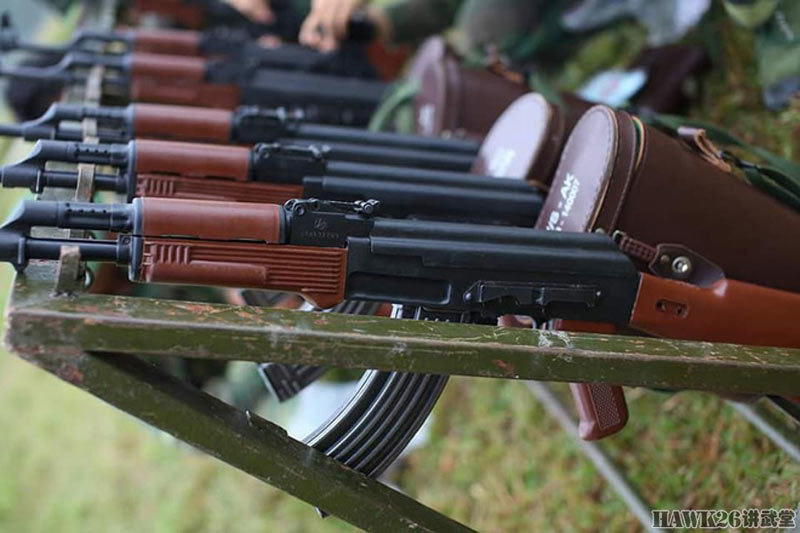 越南兵工厂制造全新ak-47步枪 配备聚合物零件 可以加装瞄准镜