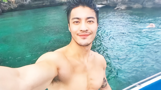 型男来啦！《奇葩说》肌肉男模辩手樊野现身济南，公开演讲谈人生