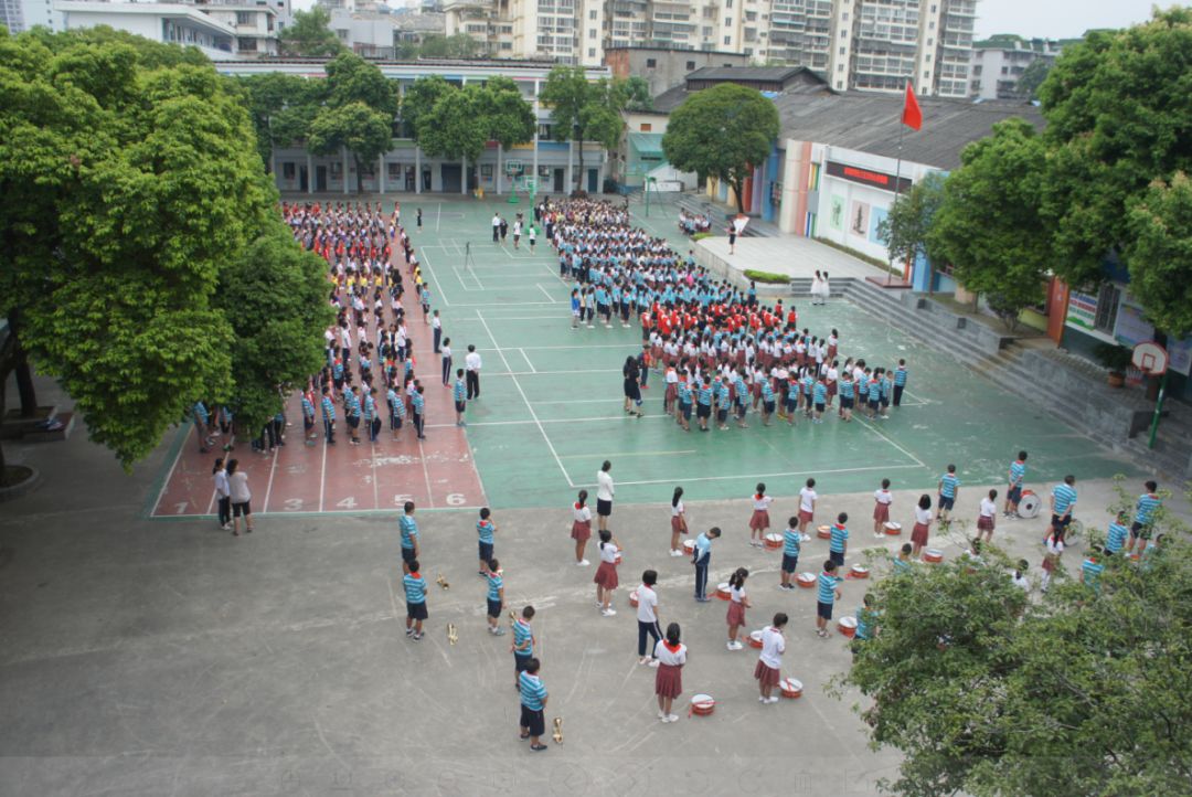 桂林市小学开学第一天热闹非凡(上)