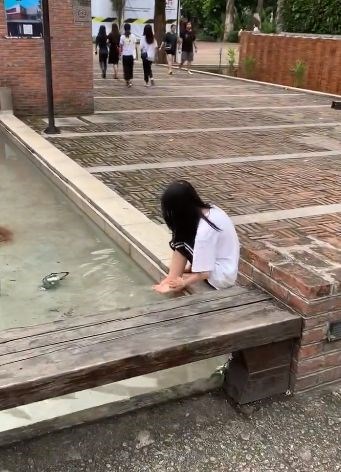 鼓动聋哑女孩堵马化腾大门，这些人坏出水了