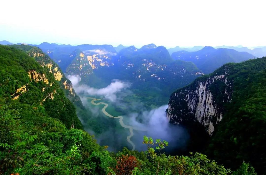 贵州首个旅游地学研学基地在平塘天坑群挂牌