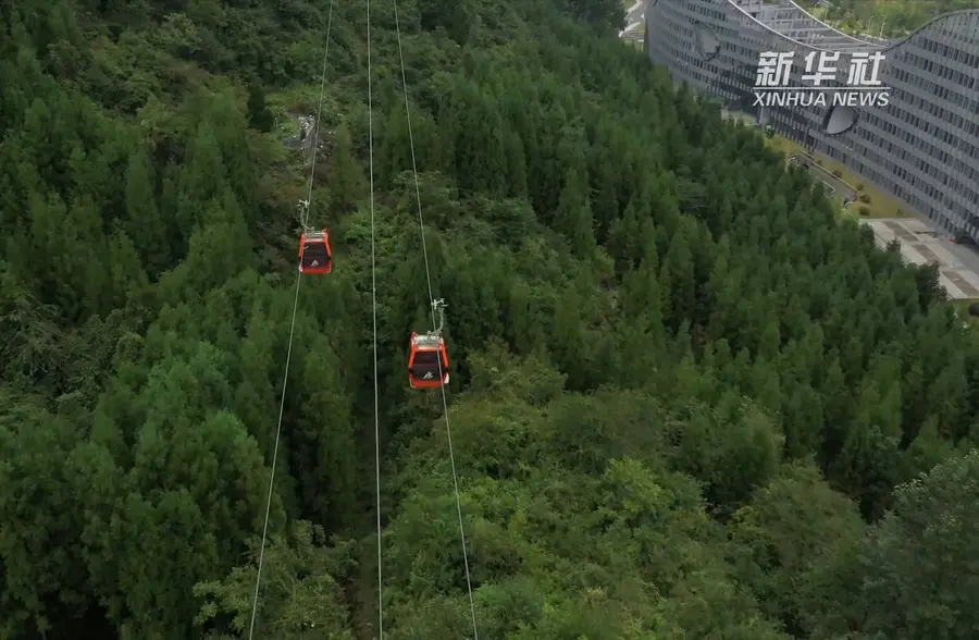 探访世界最长同路径山地索道