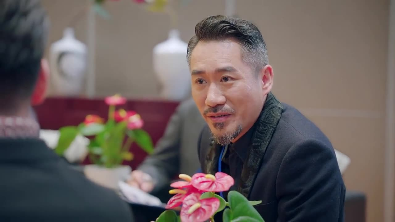 男子用英文向总裁介绍自己,不料总裁秘书一句