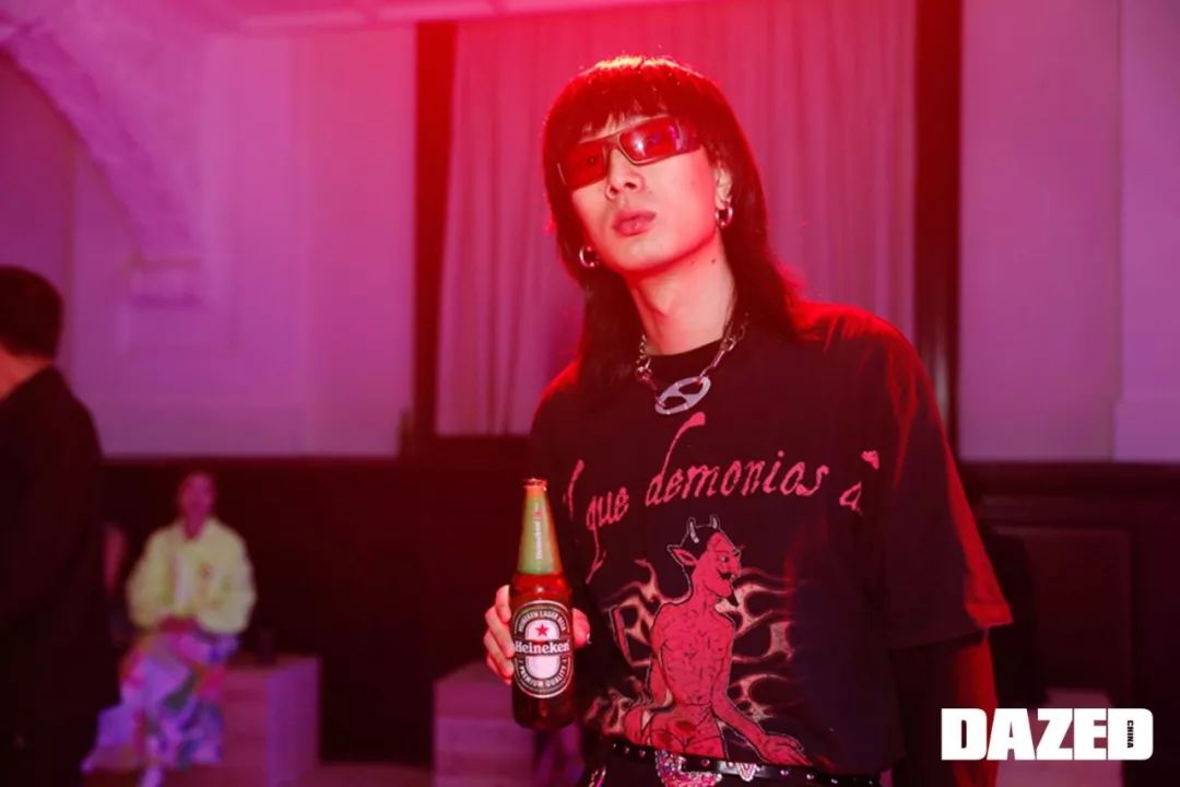 星云集:dazed创始人hack鲜肉,性感性感郭采洁,雅痞女神范丞丞,黑人有缝短发先生门牙图片