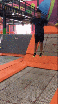 蹦床,原地翻跟斗▽