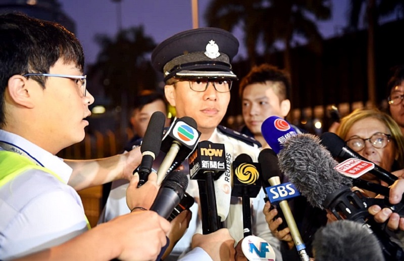 图:星岛香港警方油尖警区指挥官何润胜傍晚表示,在理大拘捕或登记大约