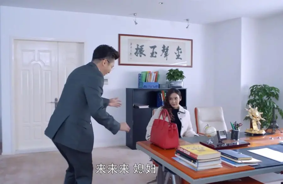 我和我的儿女们:女儿和阿姨拍照,父亲一听坐不住了,赶紧找去了