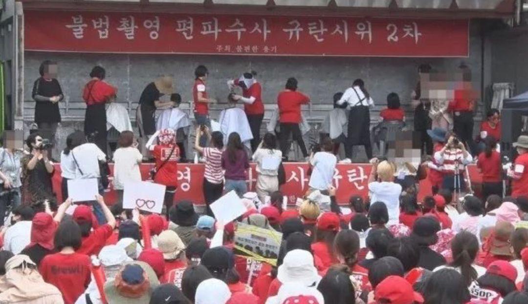 「芒果妈妈」年轻漂亮有钱，所以具荷拉活该？