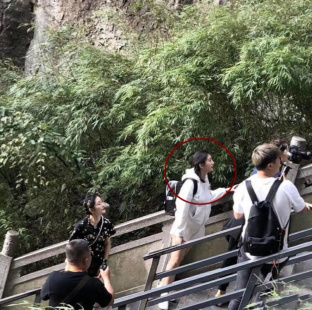 「一床情书」搞事情？唐一菲参加《妻子3》，前妻姚晨预定热搜？