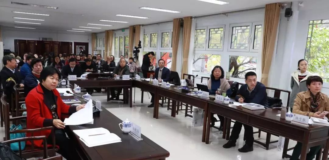 是一种美德 欢迎将本文分享给 人民政协报教育在线周刊主编贺春兰主持