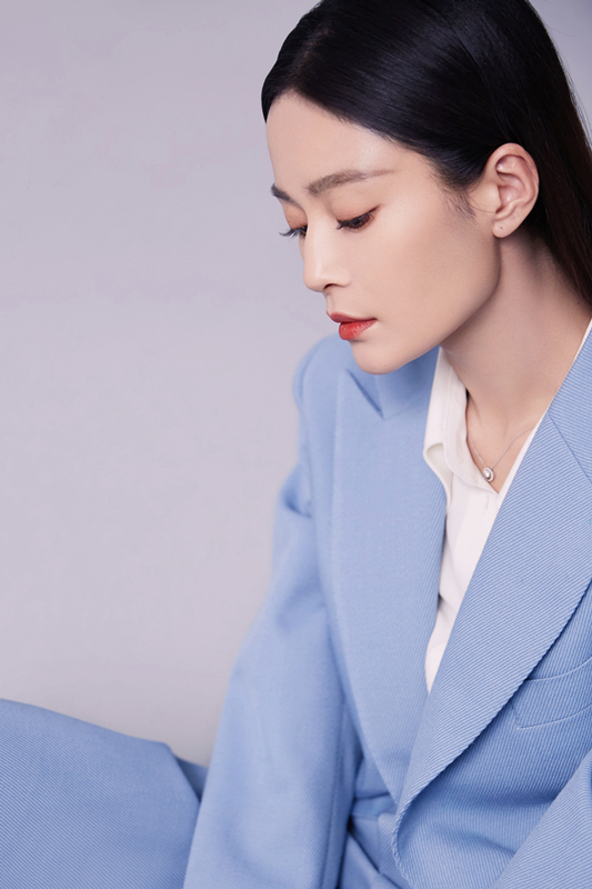 「喜天影视」王媛可苏撩气质吸睛 网友直呼西装杀太上头