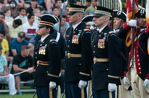 用高规格的仪式送阵亡官兵最后一程,这是美军仪仗队,第3步兵团