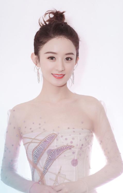 赵丽颖与郑晓龙导演同框聚餐，疑似将合作新剧