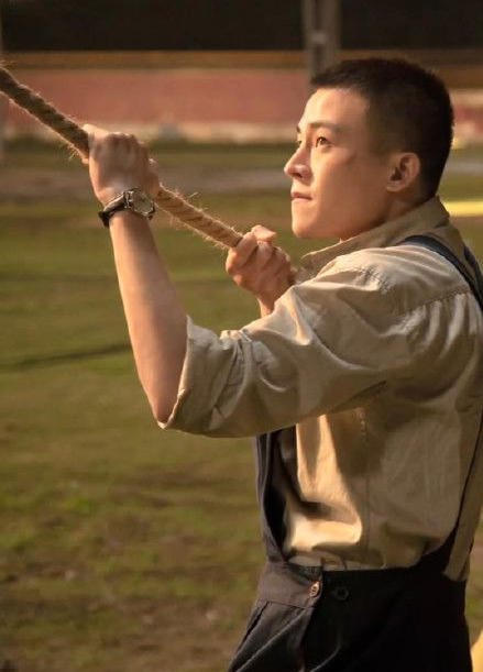 [一床情书]人生赢家！吴京张译杜江领跑国庆档，严屹宽贾乃亮则点燃十月荧屏