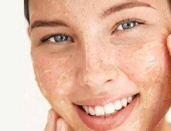 那么敏感肌油性肌肤多久去一次角质呢?