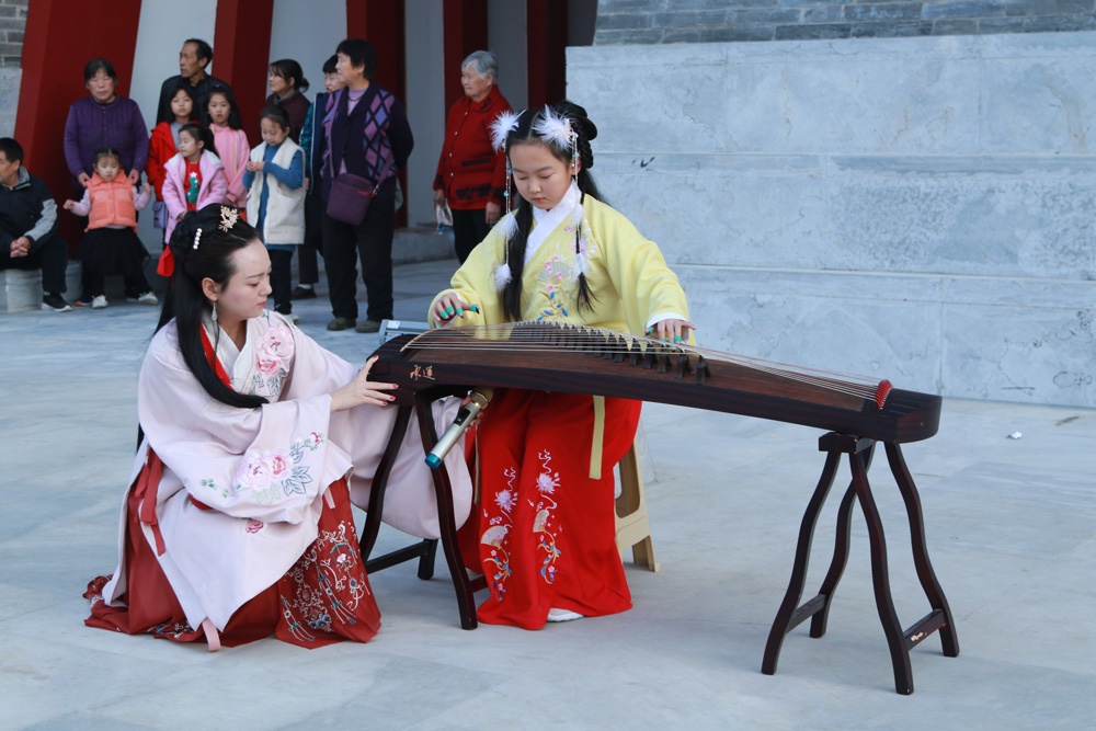 河南洛阳:汉服快闪再现大唐《羽衣霓裳曲》